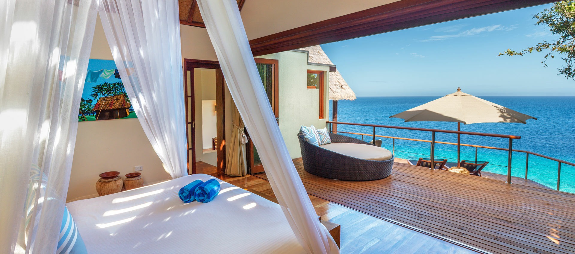 A room with a beautiful view on the ocean
